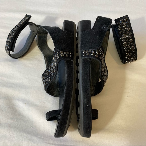 Stuart Weitzman Glosolstice Suede Toe Loop Ankle Strap Black Sandals size 5.5 - Picture 4 of 8